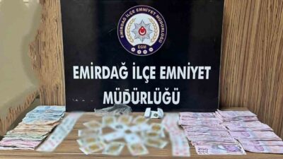 Afyonkarahisar’ın Emirdağ ilçesinde gerçekleştirilen polis baskınında kumar oynayan 6 kişi