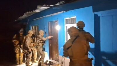 Sakarya'nın Erenler ve Geyve ilçelerinde gerçekleştirilen uyuşturucu operasyonunda 13 şüpheli