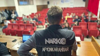 Afyonkarahisar'da polis, üniversite öğrencilerine yönelik uyuşturucu ile mücadele eğitimi düzenledi.
