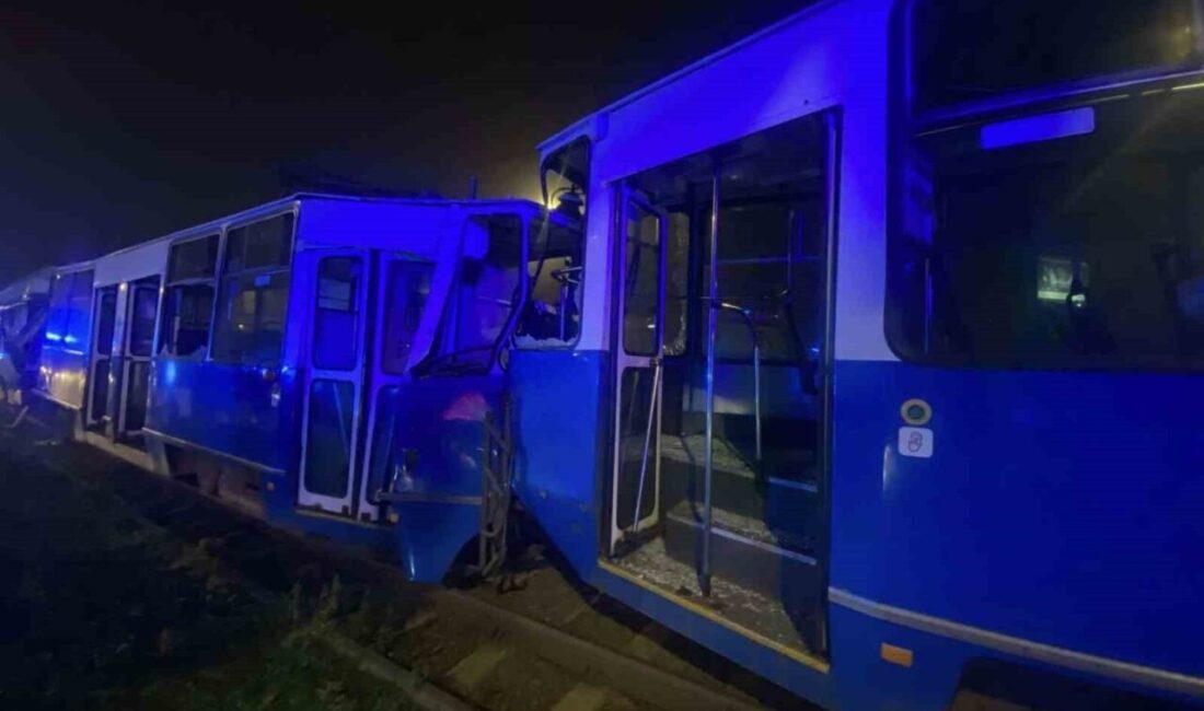 Krakow'da bir tramvay kazasında 35 kişi yaralandı, 2'sinin durumu ağır.