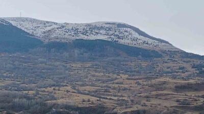 Posof ilçesinde dün gece başlayan kar yağışı, bölgeyi beyaz bir