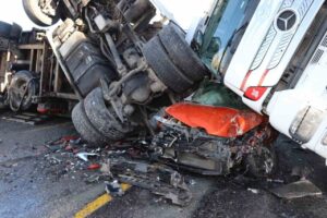 Ardahan'ın Posof ilçesinde Ilgar Dağı'nda meydana gelen kazada, aşırı buzlanma