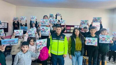 Adana'nın Pozantı ilçesinde, ilkokul öğrencilerine trafik eğitimi verildi. İlçe Jandarma