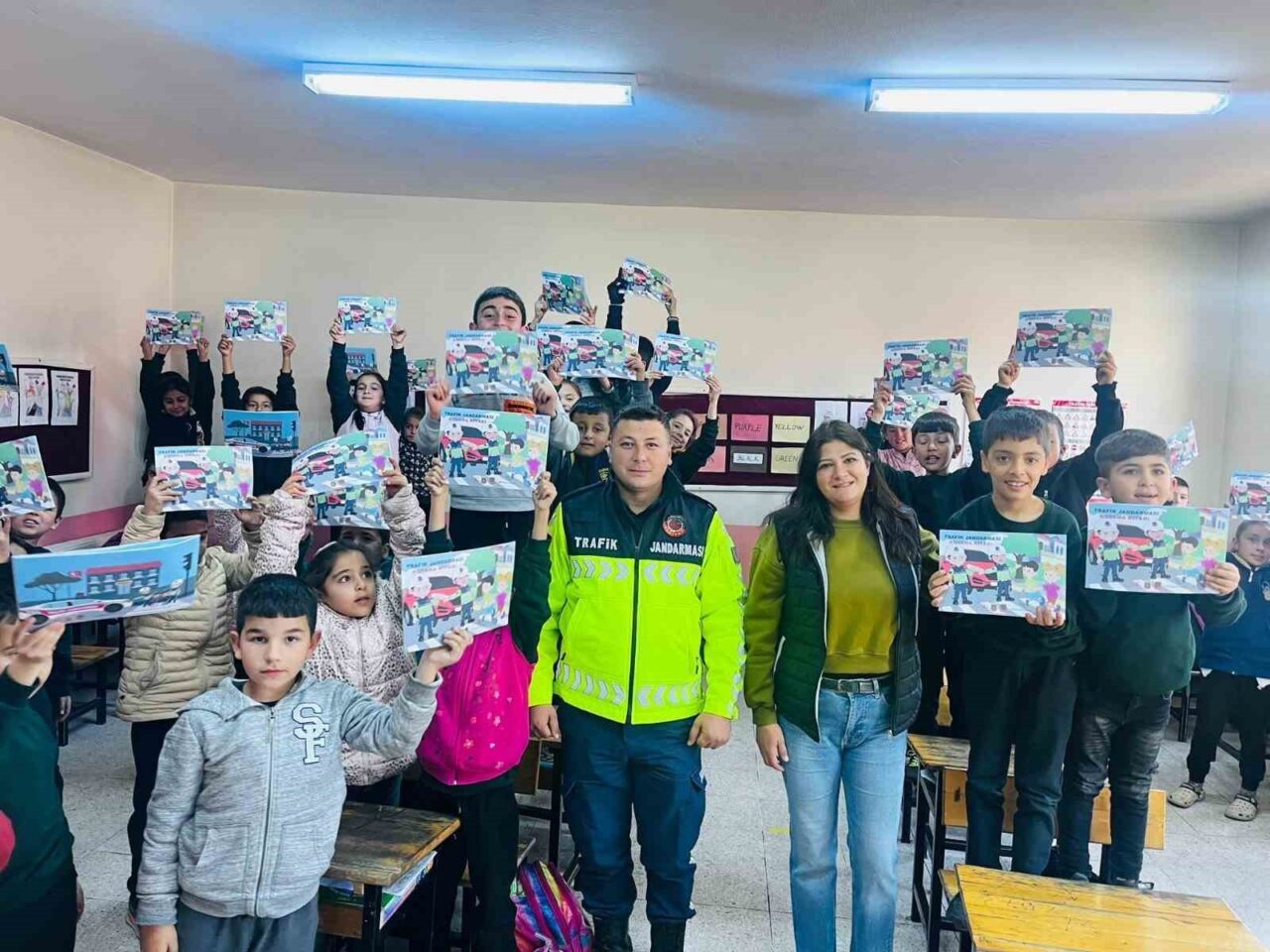 Adana’da İlkokul Öğrencilerine Trafik Güvenliği Eğitimi Verildi