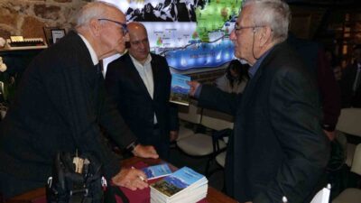 Balıkesir'in Edremit ilçesinde Prof. Dr. Kenan Mortan'ın "100 Soruda Kazdağları