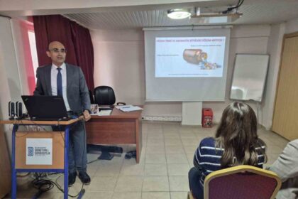 Prof. Dr. Selvi, tıbbi ve aromatik bitkilerin doğru kullanımını anlattı