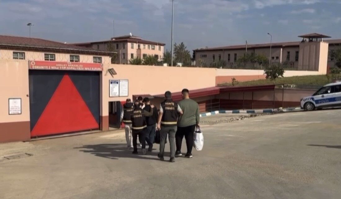 Osmaniye'de husumetlileri tarafından pusuya düşürülen bir kişi, silahın tutukluk yapması