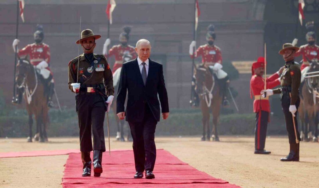 Rusya lideri Vladimir Putin, Hindistan'ı ziyaret ederek Başbakan Narendra Modi