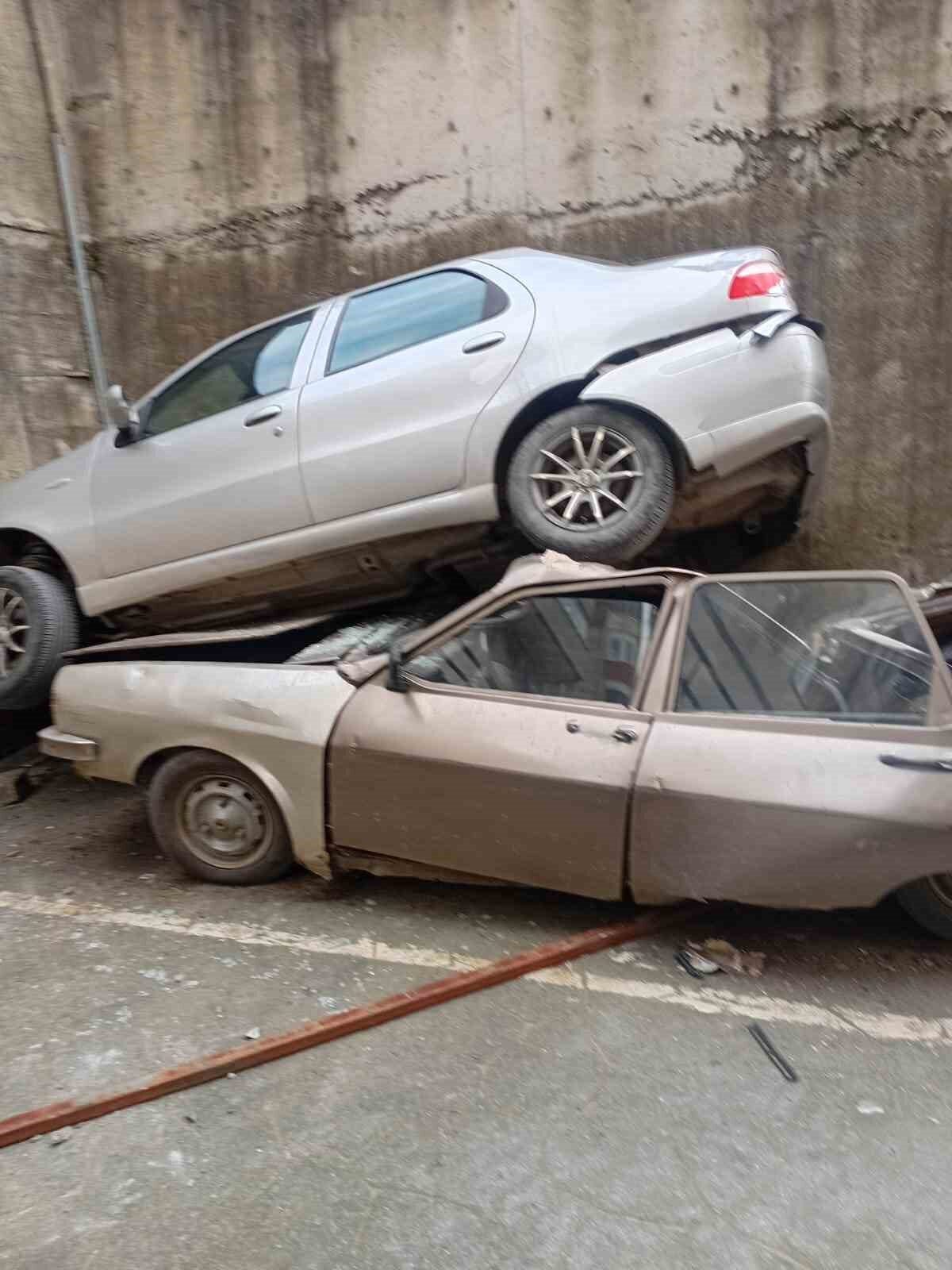 Zonguldak'ın Alaplı ilçesindeki Karaağaç Mahallesi'nde A.A. yönetimindeki otomobil, rampadan geri