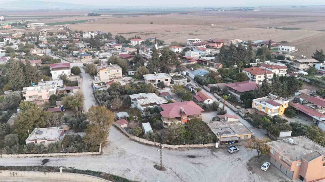 Hatay'ın Reyhanlı ilçesine bağlı Uzunkavak Mahallesi, yapılan referandumun ardından 21