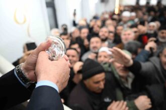 Regaip Kandili’nde Erzurumlular Yıldız Kardeşler Camii’nde Dua Etti, Sakal-ı Şerif Büyük İlgi Gördü