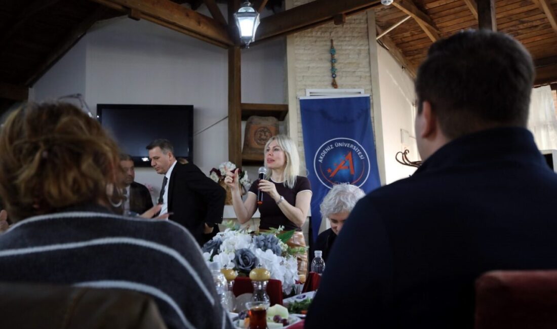 Akdeniz Üniversitesi Rektörü, Öğrenci Topluluklarıyla Buluşup Geleceğin Hazırlığına Dikkat Çekti Akdeniz Üniversitesi Rektörü Prof. Dr. Özlenen Özkan, kültür ve spor