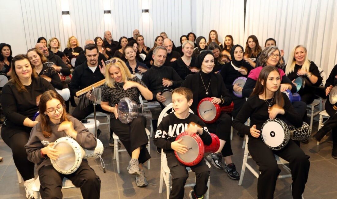 Karasu’da Perküsyon Çalışmaları ile Farklı Meslek Gruplarından İnsanlar Sosyal Bağlarını Güçlendiriyor Sakarya'nın Karasu ilçesinde çeşitli meslek gruplarından bireyler, stres atmak ve