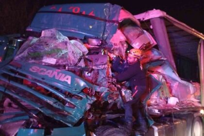 Rize Pazar’da Tır Kazası: Sıkışan Şoför AFAD Ekipleri Tarafından Kurtarıldı