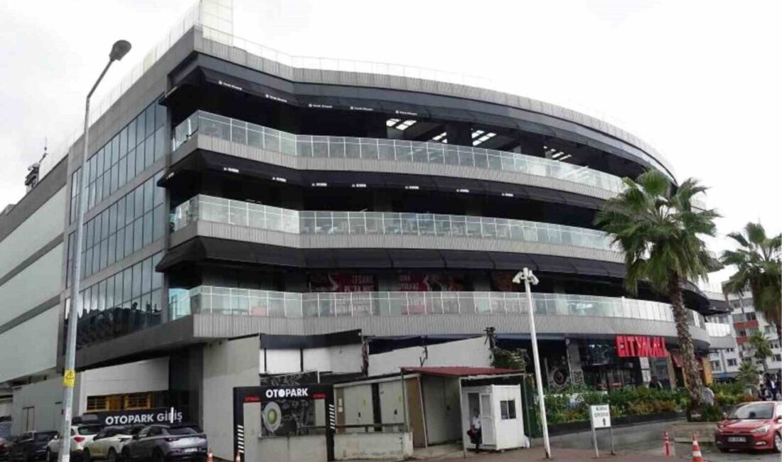 Samsun’da CityMall AVM Mühürleme İşlemleri Mahkeme Kararıyla Askıya Alındı Samsun'da ruhsatı iptal edilen CityMall AVM'de mühürleme işlemleri, Bölge İdare