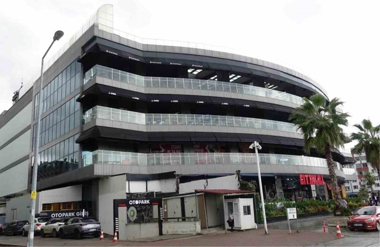 Samsun'da ruhsatı iptal edilen CityMall AVM'de mühürleme işlemleri, Bölge İdare