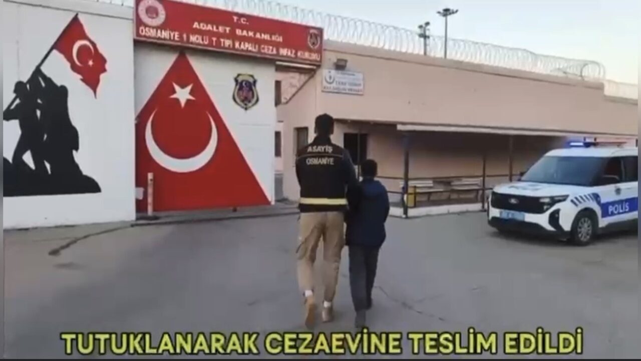 Osmaniye’de iş yerinden sadaka kutusunu çalan şüpheli, polis operasyonuyla yakalandı.