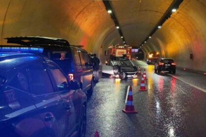 Üsküdar’da Yağışlı Hava Nedeniyle Trafik Kazası: Otomobil Takla Attı