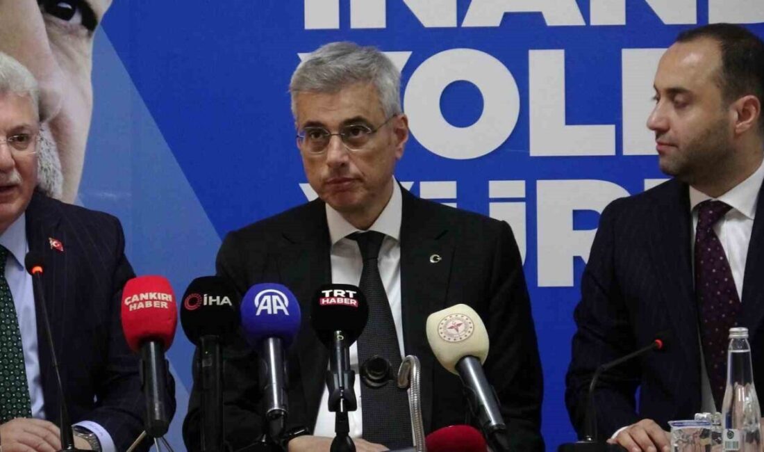 Sağlık Bakanı Memişoğlu: Türkiye, sağlık hizmetleriyle dünya genelinde örnek bir konumda Sağlık Bakanı Prof. Dr. Kemal Memişoğlu, Çankırı'da yaptığı açıklamada Türkiye’nin