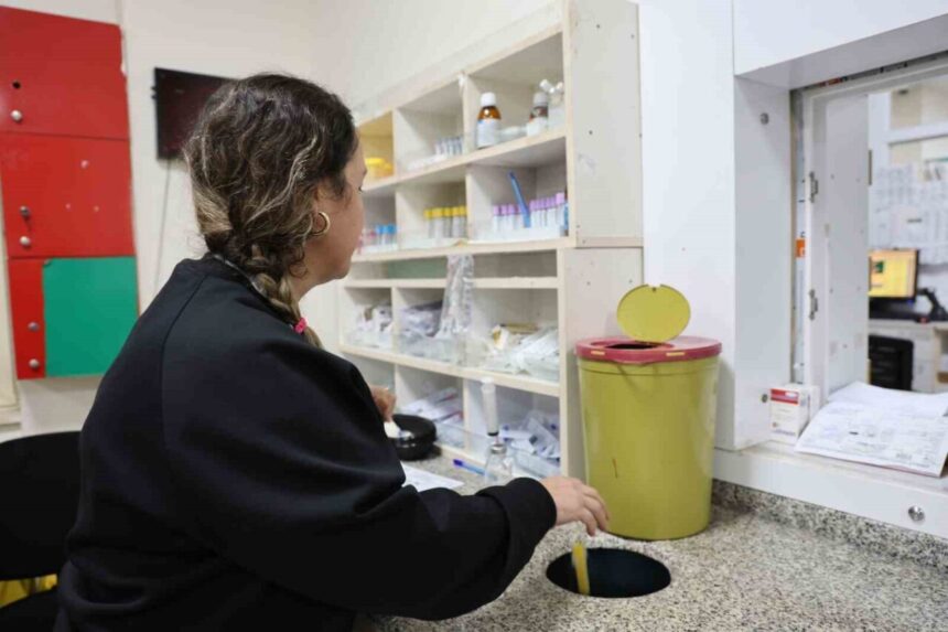 Adana’da sağlık ekipleri, yeni yılı hastanelerde hizmet vererek karşılıyor.