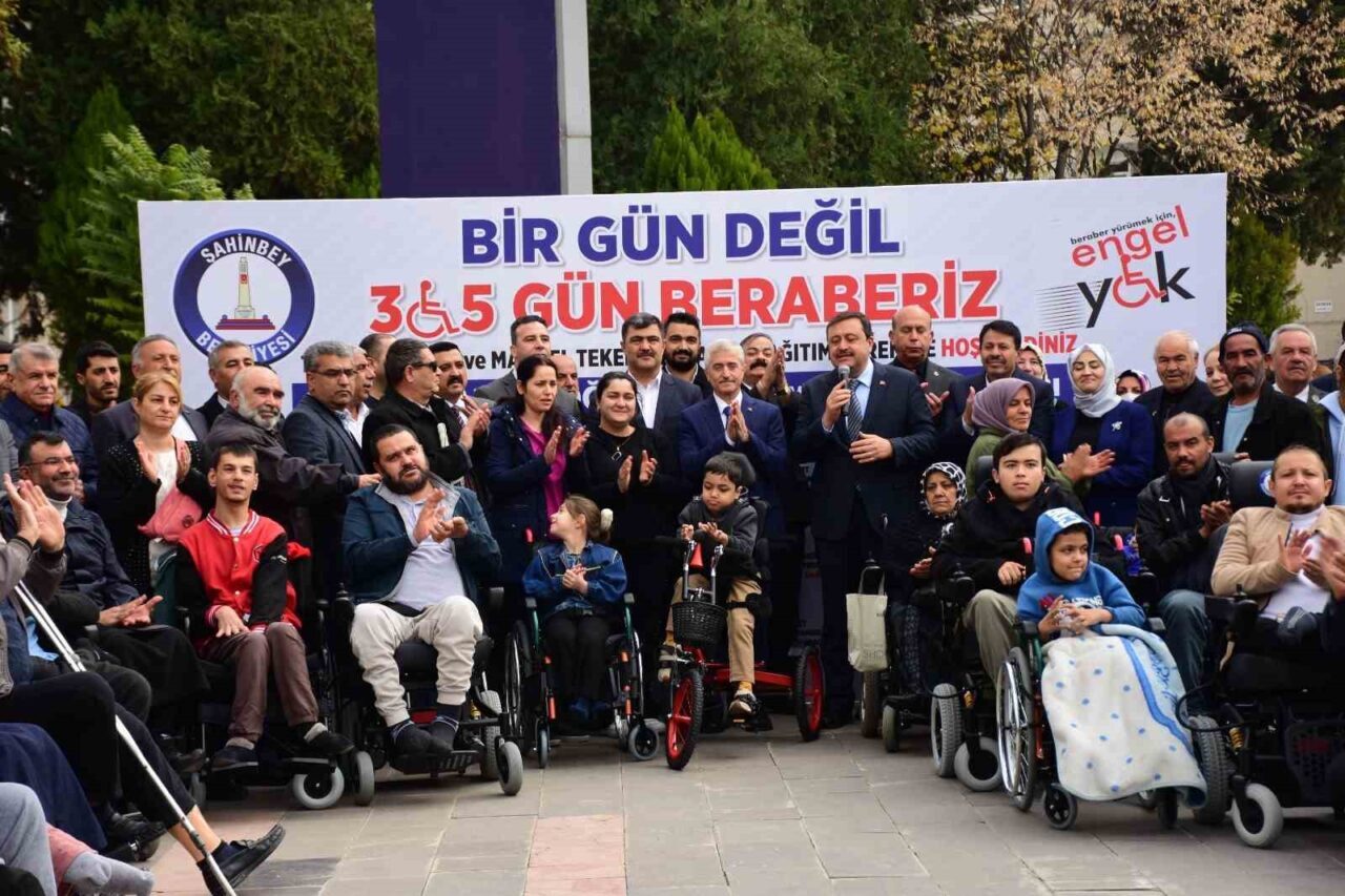 Şahinbey Belediyesi, 3 Aralık Dünya Engelliler Günü’nde 177 tekerlekli sandalye ve bisiklet dağıttı