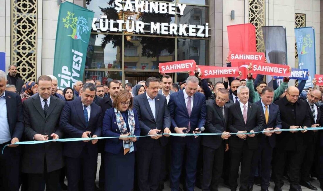 Nizip’te Yeni Kültür Merkezi Açıldı, Protokol Üyeleri Önemine Dikkat Çekti Şahinbey Belediyesi tarafından Nizip'e kazandırılan yeni Kültür Merkezi, düzenlenen törenle