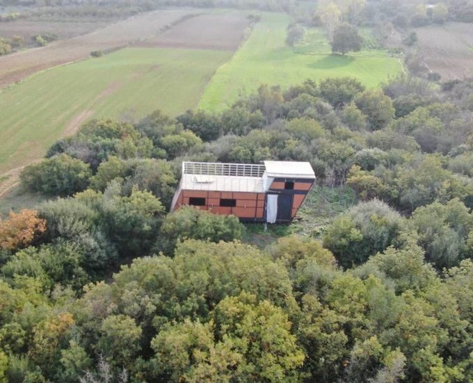 Bursa’da Çalınan 1.2 Milyon Liralık Tiny House, Jandarma Ekipleri Tarafından Bulundu ve Zanlı Tutuklandı Bursa'nın Mudanya ilçesinde, 1 milyon 200 bin lira değerindeki Tiny