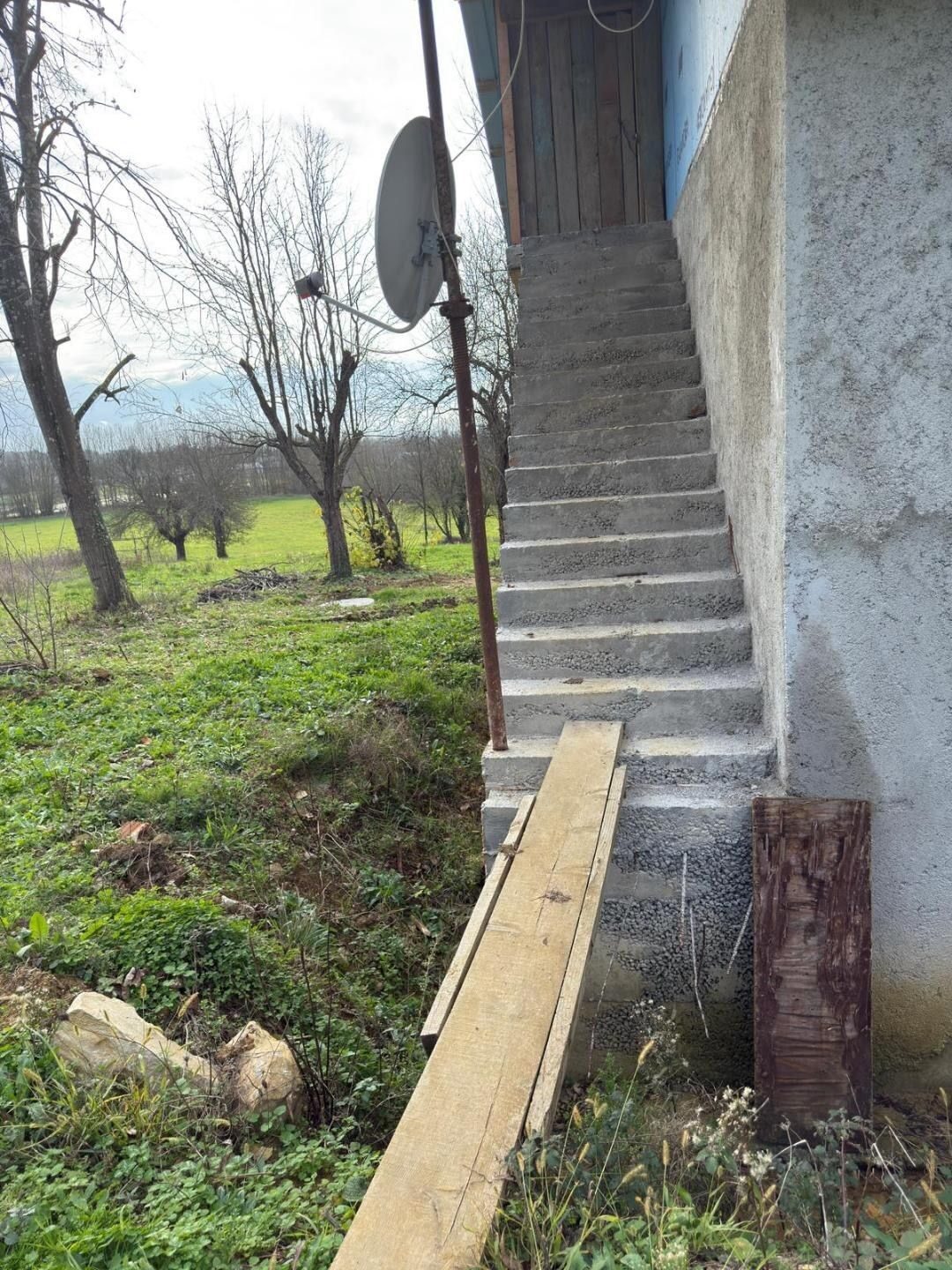 Sakarya’nın Kaynarca ilçesi Birlik Mahallesi’nde 62 yaşındaki A.G., evinin merdiveninde