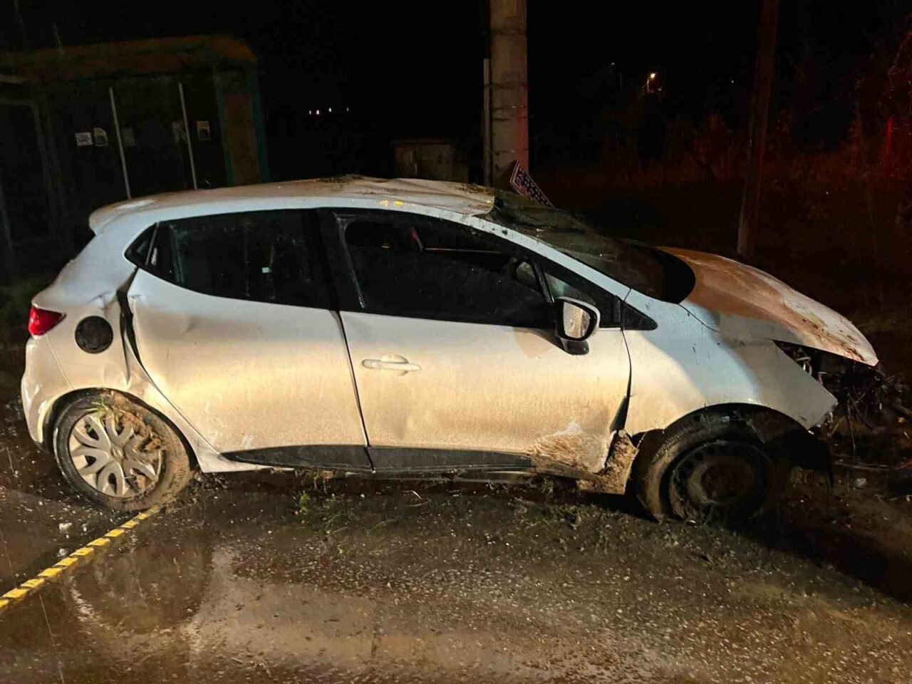 Sakarya'nın Kaynarca ilçesinde A.A. idaresindeki otomobil kontrolden çıkarak takla attı.