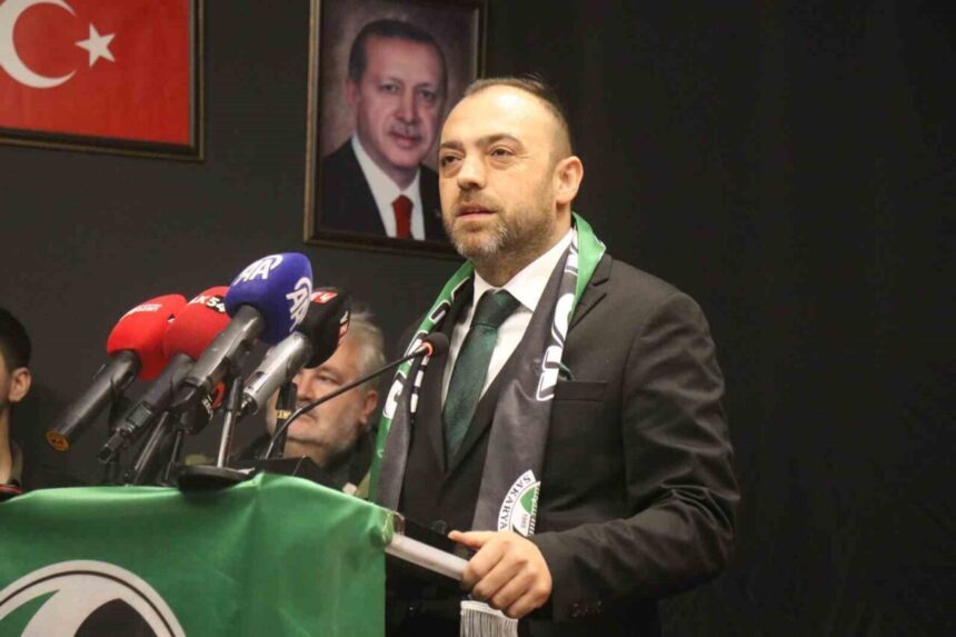 Sakaryaspor’un olağanüstü genel kurulunda Enes Zengin, kulübün 47. başkanı seçildi.