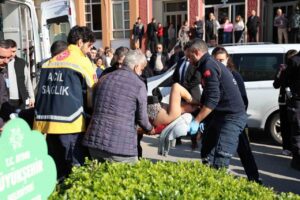 Aydın'ın Efeler ilçesinde, boşanma aşamasındaki G.G., eşi S.G. tarafından adliye