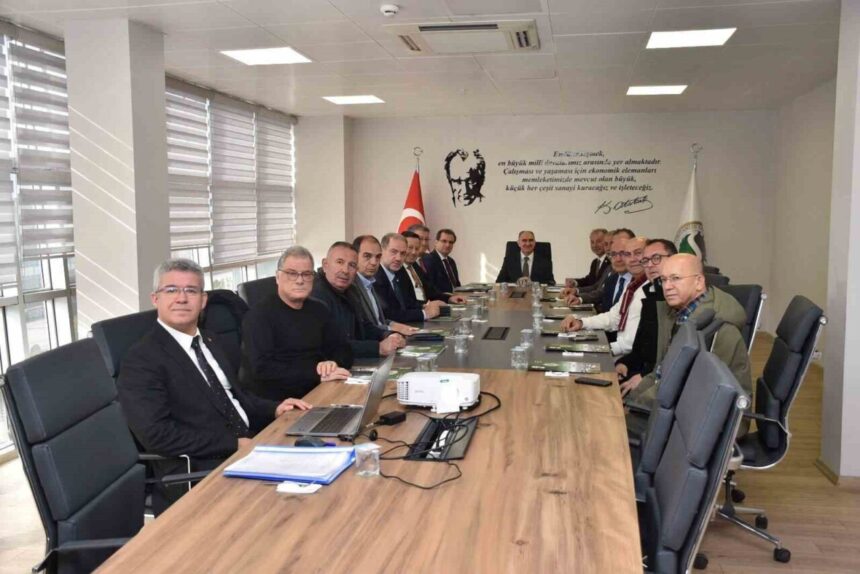 Salihli OSB Müteşebbis Heyeti 2025 yılının son toplantısını Manisa Valisi başkanlığında yaptı.