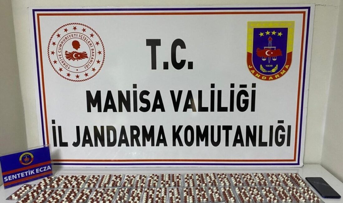 Manisa'nın Salihli ilçesinde jandarma, 27 yaşındaki H.O.'nun evine düzenlediği operasyonda
