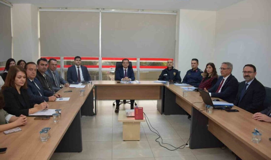 Salihli Kaymakamı Ali Güldoğan'ın başkanlığında gerçekleştirilen Kadına Yönelik Şiddetle Mücadele