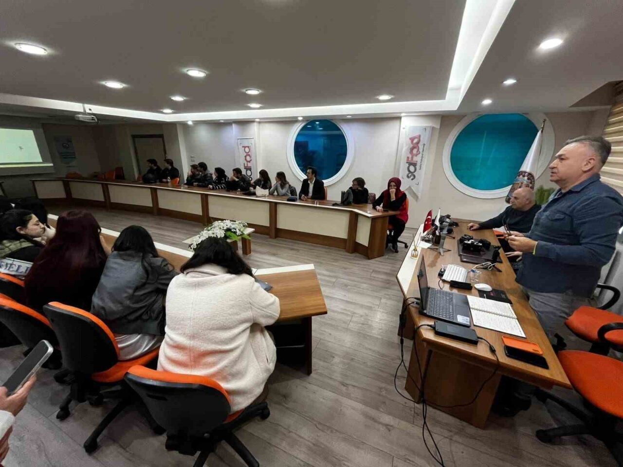 Salihli Fotoğraf Derneği, Manisa Celal Bayar Üniversitesi Öğrencilerine Mobil Fotoğraf Eğitimi Verdi