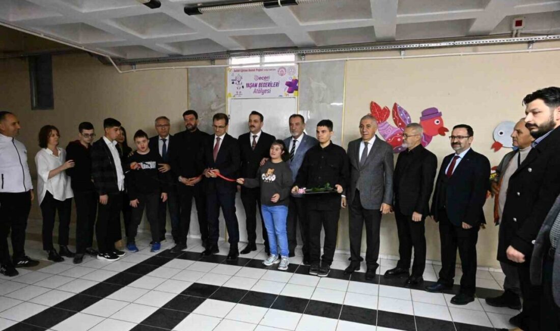 Manisa'nın Salihli ilçesinde 3 Aralık Dünya Engelliler Günü'nde, Eğitime Destek