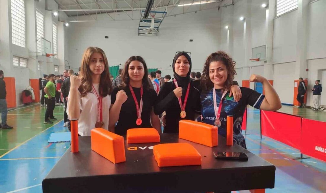 Manisa'da gerçekleştirilen Okullar Arası Bilek Güreşi İl Birinciliği'nde Salihli'den Şahin