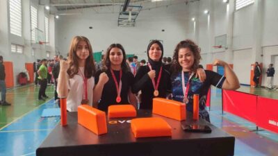 Manisa'da gerçekleştirilen Okullar Arası Bilek Güreşi İl Birinciliği'nde Salihli'den Şahin