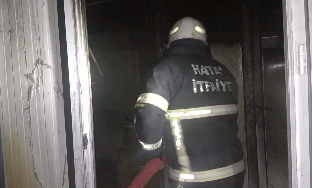 Hatay'ın Samandağ ilçesine bağlı Atatürk Mahallesi'nde, bilinmeyen bir sebeple bir