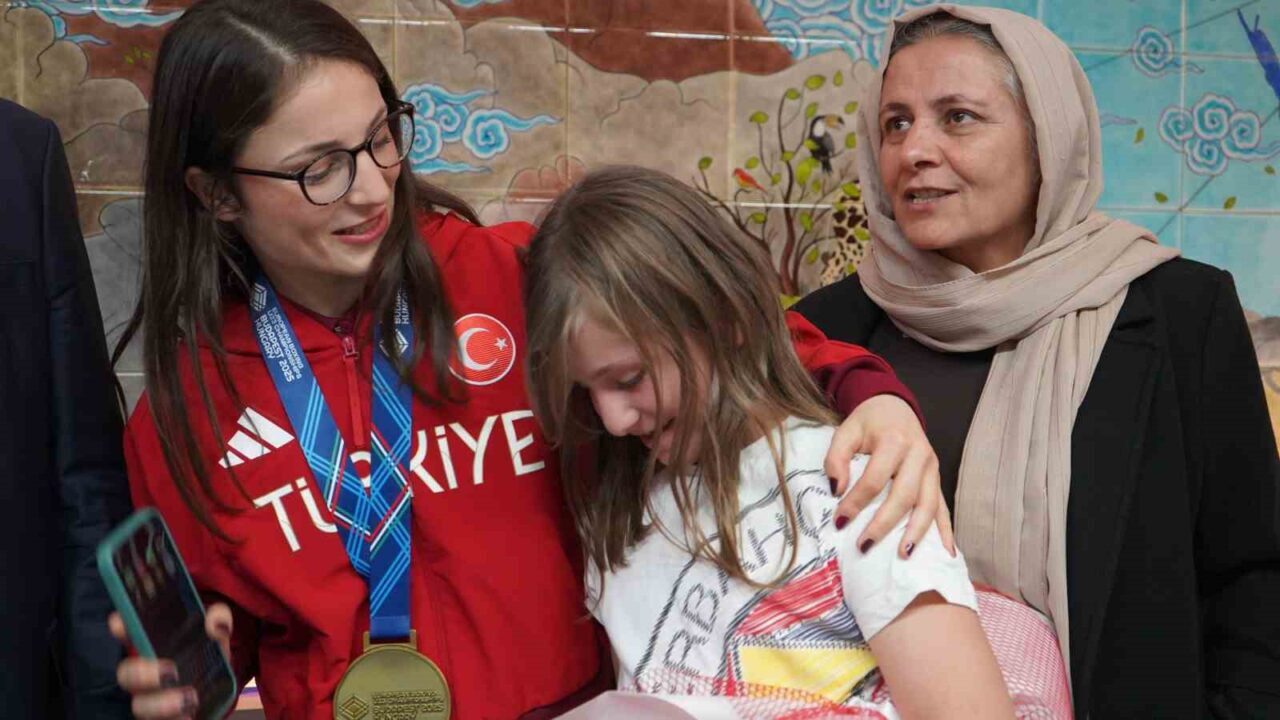 Budapeşte'de düzenlenen U23 Avrupa Boks Şampiyonası'nda 48 kiloda altın madalya