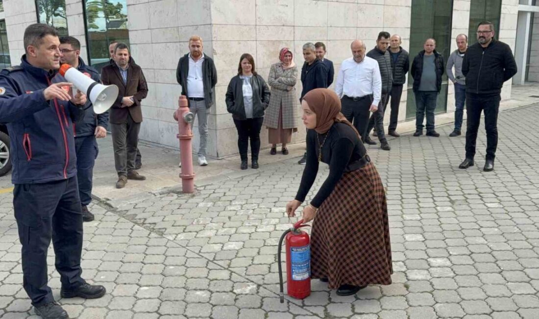 Samsun Adliyesi’nde, yangın söndürme eğitimi kapsamında tatbikat yapıldı. Samsun Büyükşehir