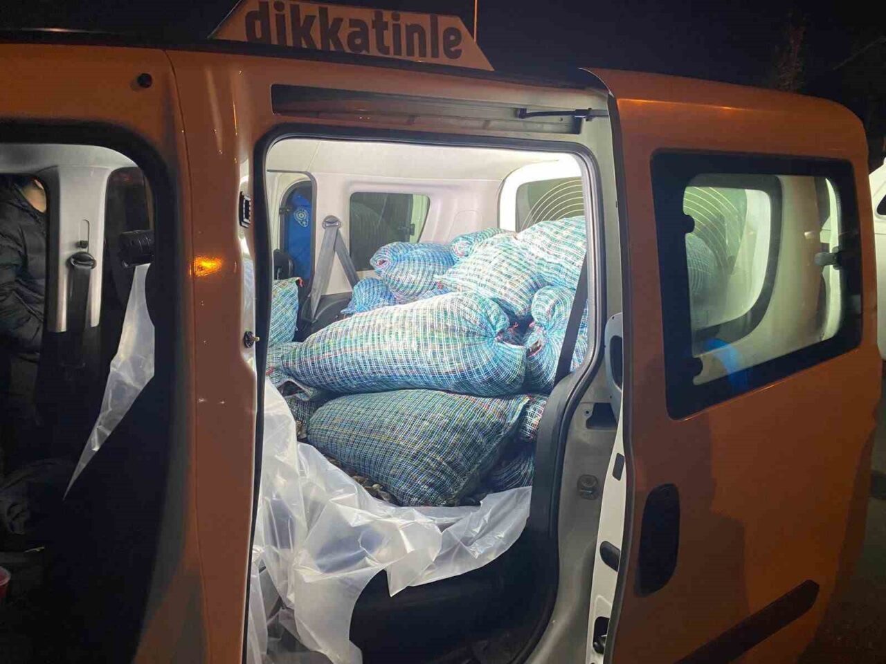 Samsun’da Durdurulan Kamyonette Yaklaşık 300 Kilogram Kaçak Midye Bulundu, 2 Kişiye 75 Bin 540 TL Ceza Kesildi