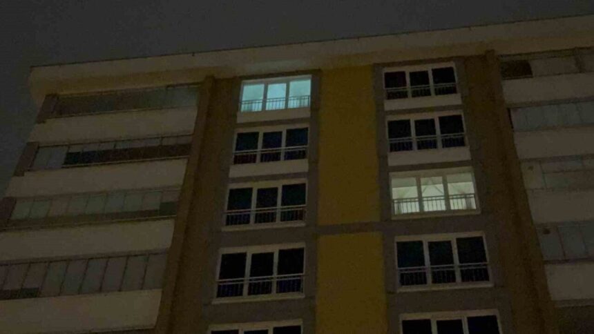 Samsun İlkadım’da 9. kattan düşen öğretmen, hastanede yaşamını yitirdi.