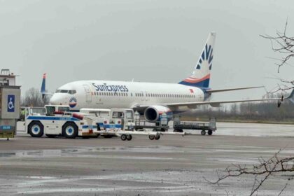 SunExpress Uçağı, Martı Sürüsüne Çarpınca Aprona Döndü, Gecikmeli Havalandı