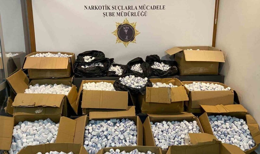 Samsun’da Narkotik Ekiplerinin Operasyonunda 350 Bin Uyuşturucu Hap Ele Geçirildi Samsun’un Kavak ilçesinde gerçekleşen operasyonda, Narkotik Suçlarla Mücadele Şube Müdürlüğü