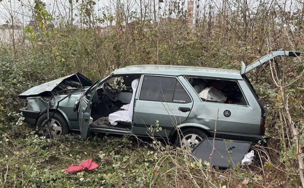 Samsun Terme’de Trafik Kazasında Dört Kişi Yaralandı Samsun'un Terme ilçesinde Emre Öztürk'ün kullandığı otomobilin direksiyon hâkimiyetini kaybetmesi