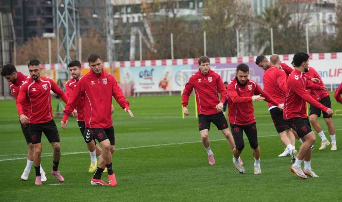 Samsunspor, AEK ile 5. haftada oynayacağı UEFA Konferans Ligi maçı için hazırlıklarını tamamladı Samsunspor, UEFA Konferans Ligi'nde oynayacağı AEK maçının hazırlıklarını tamamladı. 5.