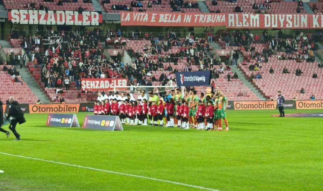 Samsunspor’dan Özel Gereksinimli Çocuklara Destek: Tüm Farkındalık “Hayallerine Sınır Yok” Projesiyle Sahada Samsunspor futbol takımı, özel gereksinimli çocukların tasarladığı formalarla Alanyaspor maçında