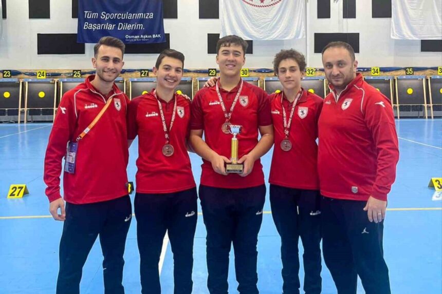 Samsunspor Okçuluk Takımı’ndan Metin Mert Varol, Türkiye rekoru kırarak önemli bir başarı elde etti.