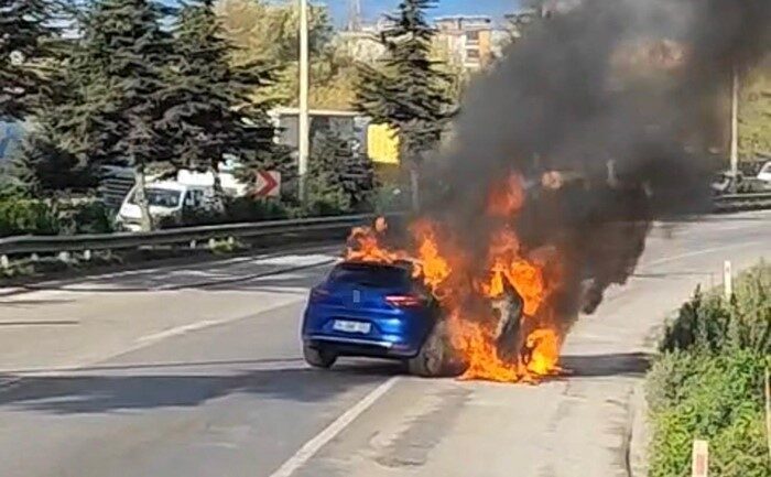 Samsunsporlu futbolcu Anthony Musaba'nın kullandığı kiralık otomobil, İlkadım ilçesinde motor